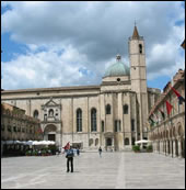 The Country House - Ascoli Piceno: People Square